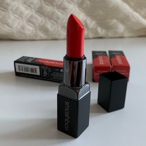 Smashbox - red lipstick - ‘get fired’